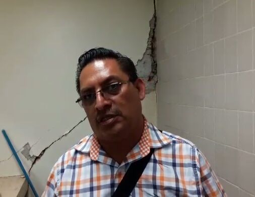 Abandonados trabajadores de la UABJO; desalojan edificio dañado sin ayuda de ninguna autoridad