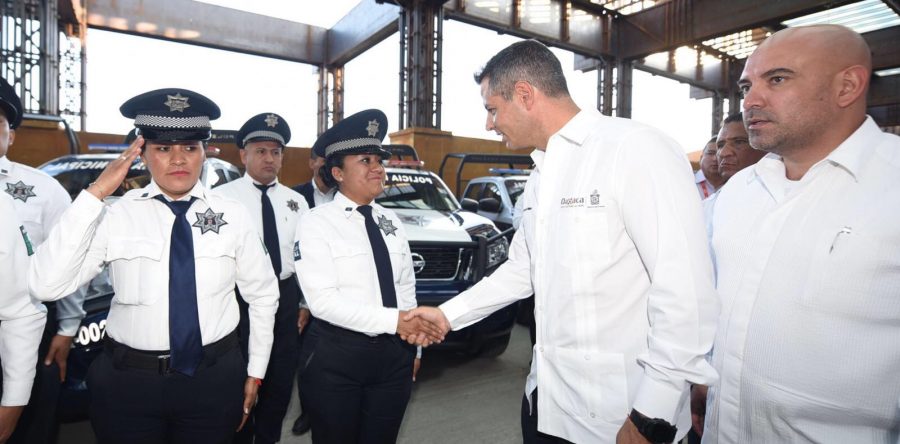 Entrega AMH vehículos y equipos a municipios e instituciones de seguridad pública