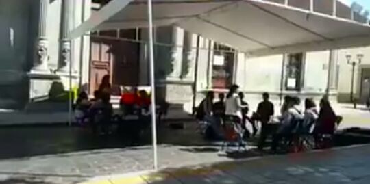 Tomarán estudiantes de derecho clases en la calle