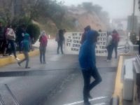Normalistas de Tamazulapan toman Caseta de Suchixtlahuaca