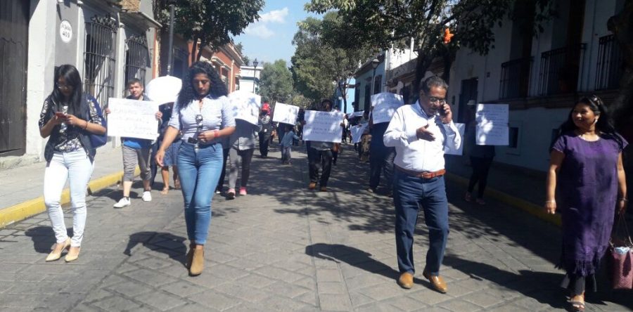 Marchan para exigir reconstrucción de escuela en Oaxaca