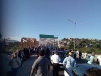 Padres de Familia de San Blas Atempa bloquean Puente de Fierro