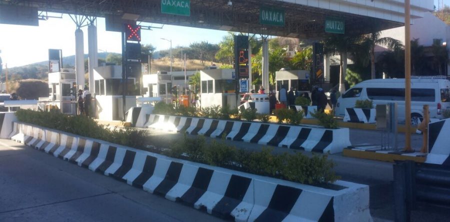 Toman caseta de Huitzo; organizaciones se “embolzan” más de 70 mil pesos por manifestarse en ese punto
