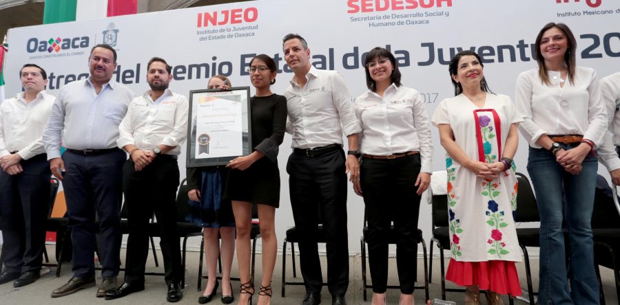 Entrega Alejandro Murat Premio Estatal de la Juventud 2017