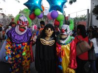 Música y teatro deleitan al público que abarrotó la Plaza de la Danza