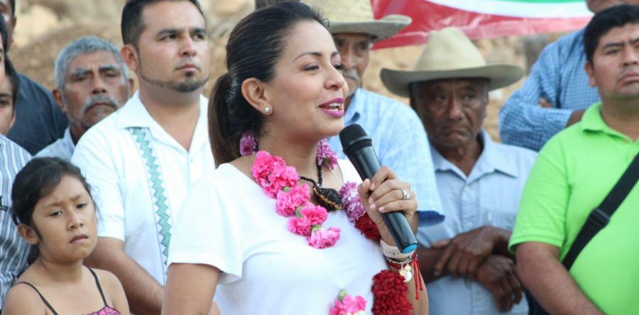 Refrenda @MarianaBenitezt su compromiso con San Pedro Amuzgos