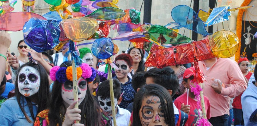 Sorprenden calaveras gigantes a oaxaqueños y visitantes