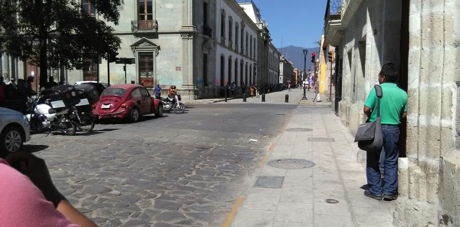 Por segundo día estudiantes y maestros de la UBJO cierran Av Independencia