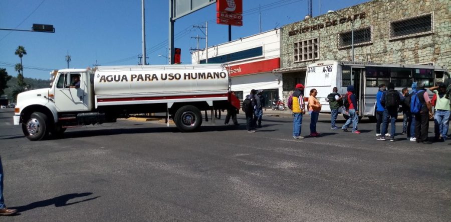 S-22 bloquea crucero a la altura del estadio de Béisbol