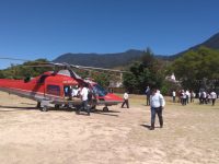 Burla gobernador boicot de maestros, llega “volando” a municipio eteco