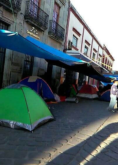 No cesan maestros y normalistas en jornada de lucha