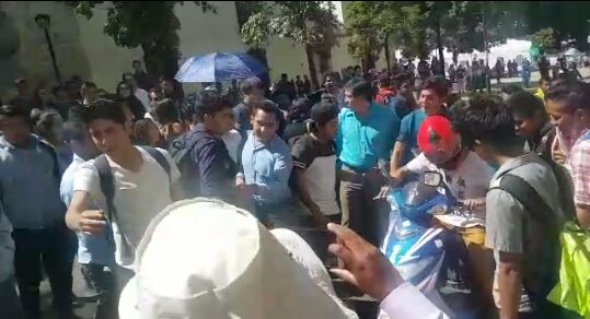 Exigen devolución de edificio central de la UABJO