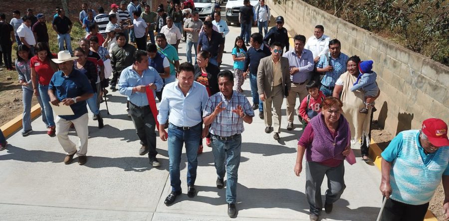 Raúl Cruz mejora las calidad de vida y vialidades de la Agencia de San Francisco Tutla.