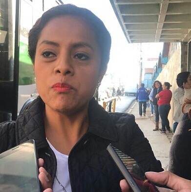 Hace negocio directora de escuela con afectaciones de sismo; impone constructora