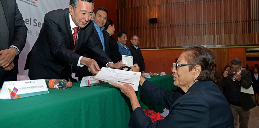 Reconocen entrega y dedicación de personal de los Servicios de Salud