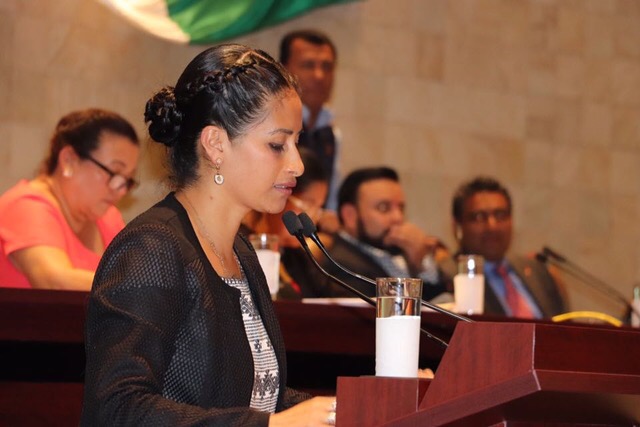 Pide @Paola_Guga se protejan árboles urbanos