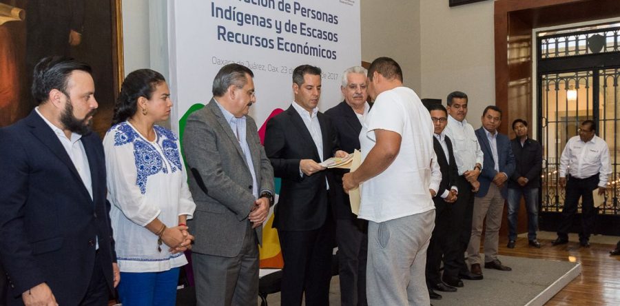 Entrega AMH boletas de liberación a personas indígenas y de escasos recursos