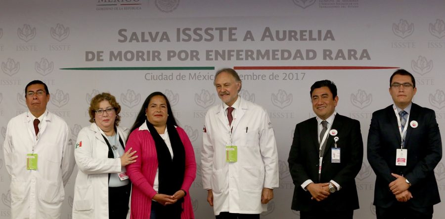 Salva ISSSTE a enfermera Aurelia de morir por enfermedad rara