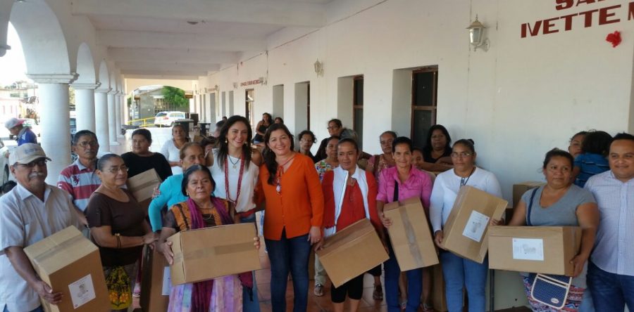 Entrega Yarith Tannos 174 filtros más a familias afectadas por los sismos