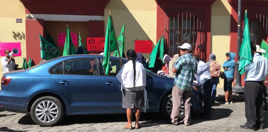 API nuevamente bloquea calle en el centro de la ciudad