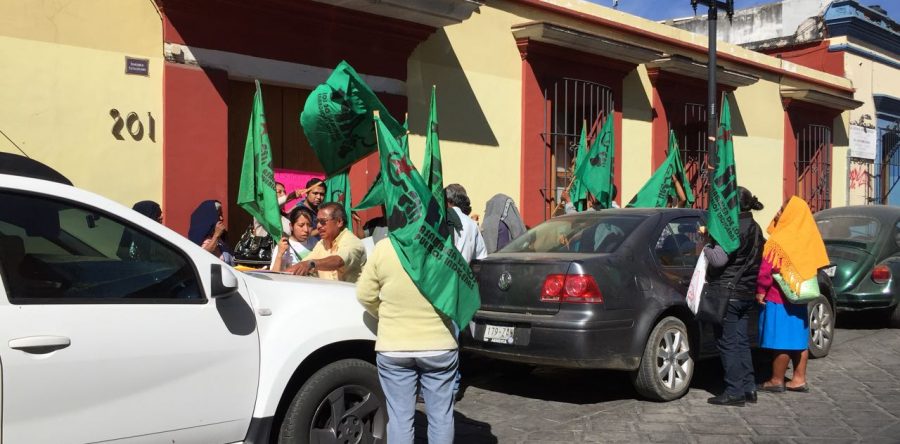 Con bloqueo pide API la entrega de estufas ecológicas