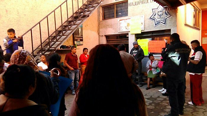 Familiares de reos de Huajuapan exigen informes sobre traslado de los mismos