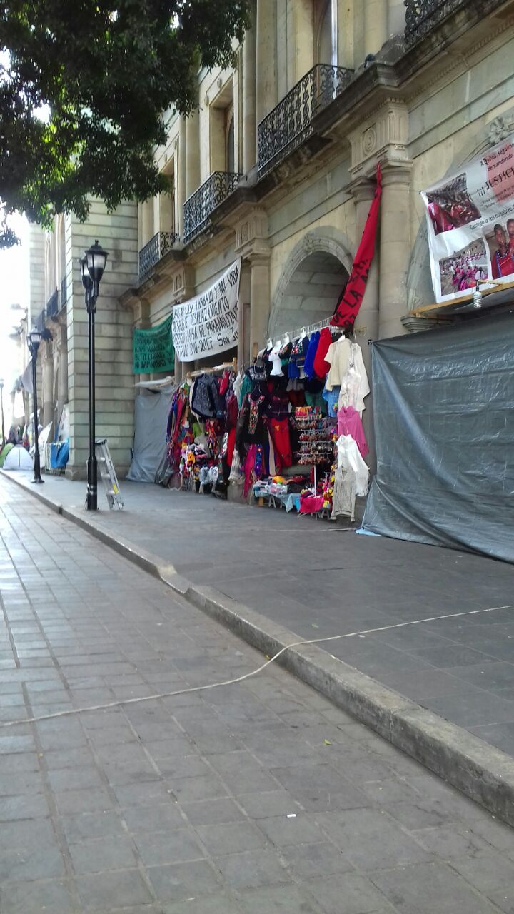 ¡No compre Chino!, advertencia de artesanos ambulantes y desplazados de Copala