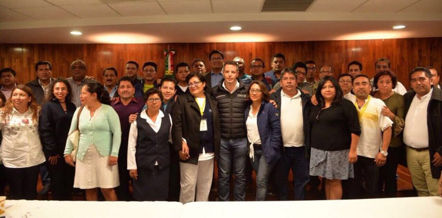 Encabeza Alejandro Murat mesa de diálogo con integrantes del SNTSA