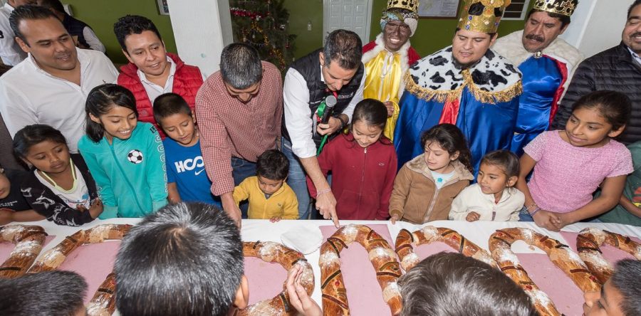 Comparte AMH la tradicional Rosca de Reyes con niñas y niños de la Sierra Sur
