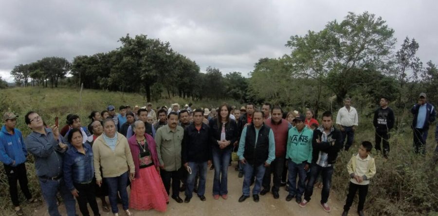 Cumple compromiso Yarith Tannos con habitantes de Guivicia, dan inicio a los trabajos del camino que conecta a esta comunidad