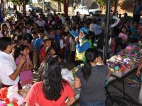DIF Municipal entrega juguetes a niñas y niños de agencias municipales y de policía