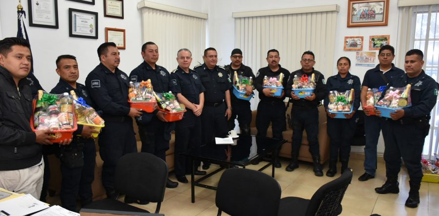 Entregan reconocimientos a elementos de la policía municipal