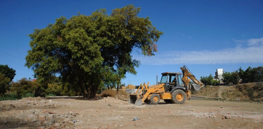 Brinda Gobierno Municipal mantenimiento al playón en Riberas del Río Atoyac