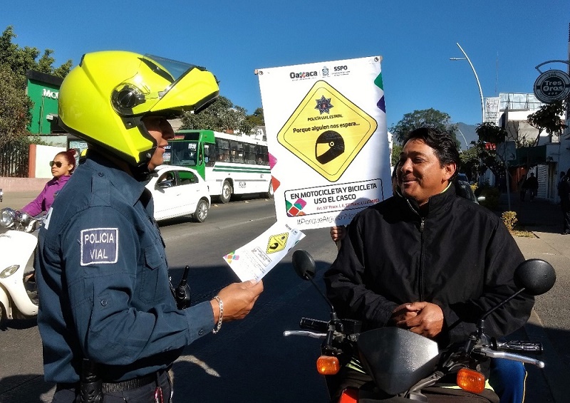 Sensibiliza SSPO a conductores y peatones en la vía pública