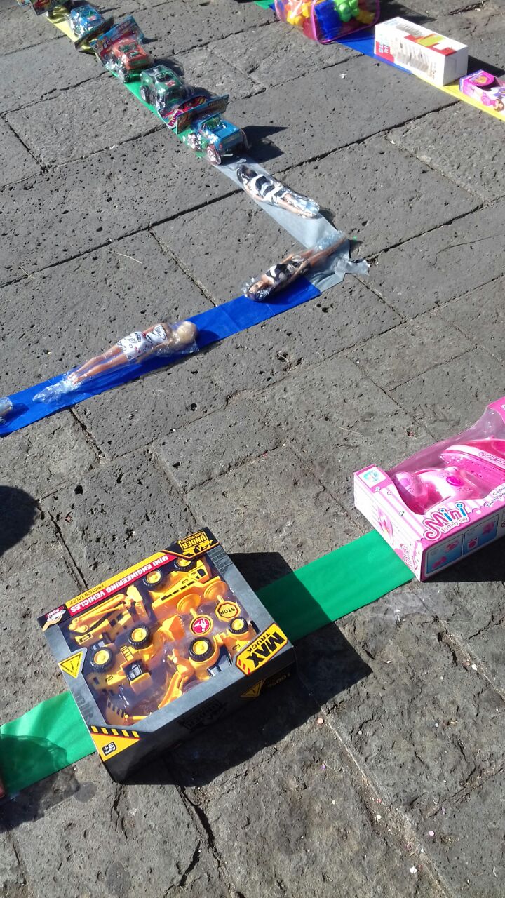 Busca municipio de Oaxaca arrancar sonrisas con el kilómetro del juguete
