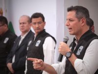 No se puede continuar en la ilegalidad, dice Murat Hinojosa al referirse al sector salud