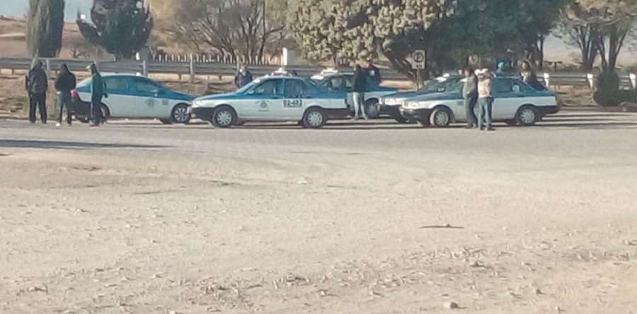 Segundo día de bloqueos en Nochixtlán; enfrentamiento deja dos mototaxis calcinadas