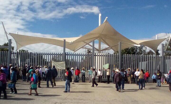 Defraudados de cajas de ahorro protestan en Ciudad Judicial.