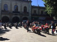 Motociclistas protestan por el pago a la verificación de emisión atmosférica