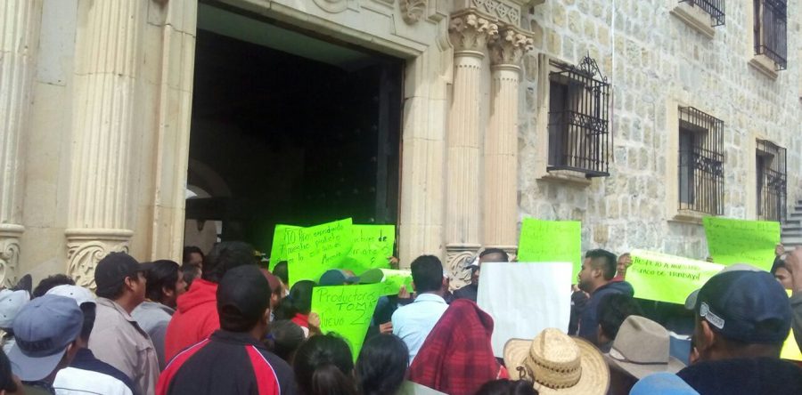 Protestan y exigen productores de tomate diálogo con municipio