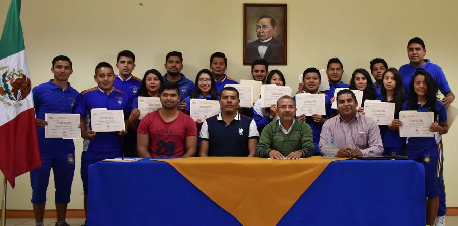 Logran 16 estudiantes de LED-UABJO certificación en arbitraje de voleibol