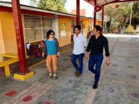 Raúl Cruz recorre planteles y evalúa daños en centros escolares, de Santa Lucía del Camino