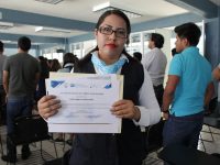 Reconocen desempeño y preparación continua de estudiantes de Economía UABJO