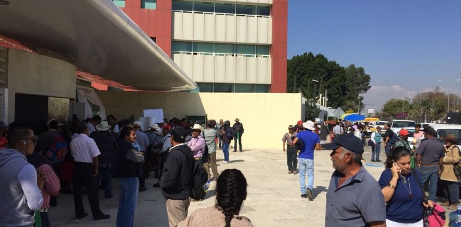 FACMEO protesta en Ciudad Administrativa