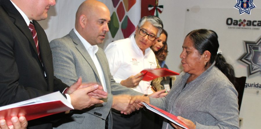 Entrega SSPO tarjetas bancarias a beneficiarios por pensión vitalicia