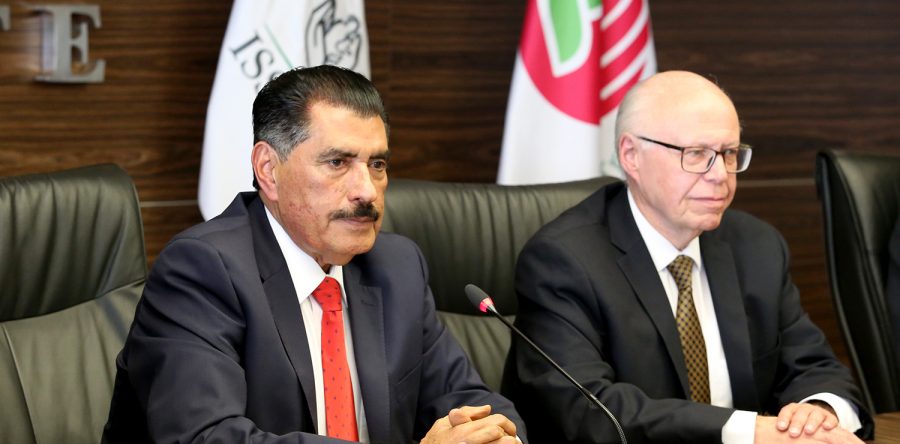 Toma protesta Florentino Castro como Director General del ISSSTE