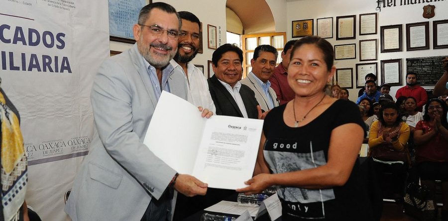 Entrega Gobierno Municipal certificados de posesión inmobiliaria a colonos de Ampliación San Juan