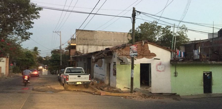 Se solidariza diputado Juan Iván Mendoza Reyes con familias de la Costa afectadas por sismo