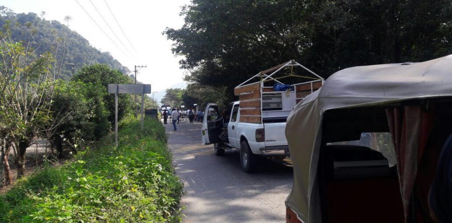 Cierran padres de familia carretera Oaxaca-Tuxtepec.