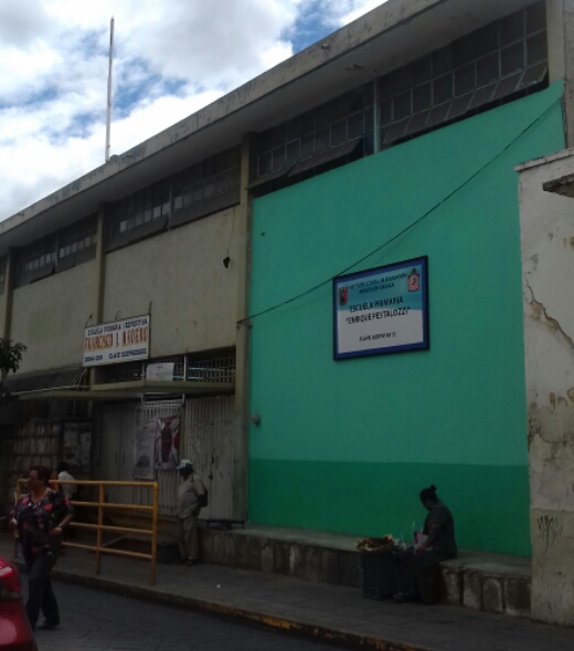 Exigen padres de familia mayor seguridad en escuelas de la capital